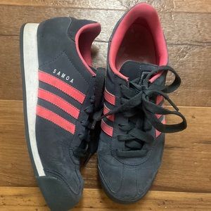 Woman’s Adidas Samoa shoes